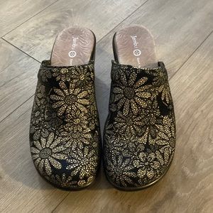 Jambu Black & Gray Floral Leather Sport Wedge Dali Clogs Mules Size 8.5 GUC
